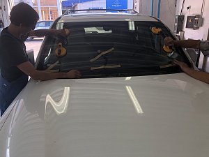 Аккуратная вклейка новых стекол